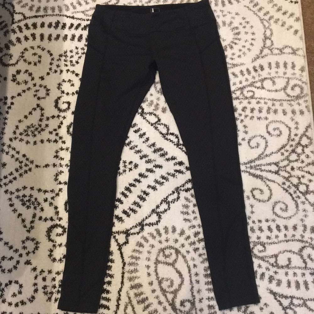 MONDETTA Athletic leggings. Size Large. Stretchy fabric.